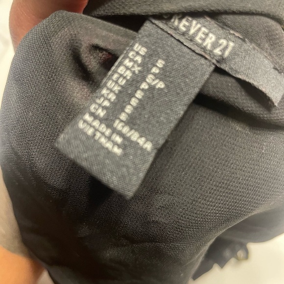 Forever 21 Black and White Ruffled Crop Blouse - Picture 3 of 3